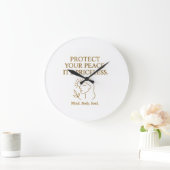 Protect Your Peace — Minimalist Self-Care Quote Große Wanduhr (Zuhause)