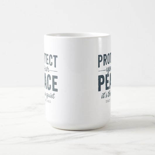 Protect Your Peace: Quiet Healing Typography Kaffeetasse (Mittel)