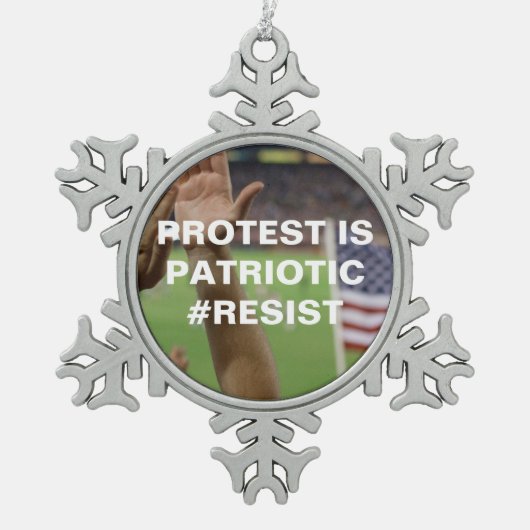 Protest ist Patriotic Resist Flag Snowflake Schneeflocken Zinn-Ornament (Vorderseite)