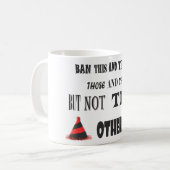 Protest über das Verbot von Witzen Kaffeetasse (Vorderseite Links)