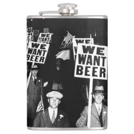 Protestaktion für Bier in den Vintagen 1950er Jahr Flachmann