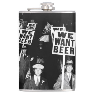 Protestaktion für Bier in den Vintagen 1950er Jahr Flachmann