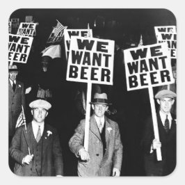 Protestaktion für Bier in den Vintagen 1950er Jahr Quadratischer Aufkleber