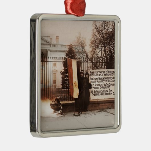 Proteste von Frauen im Weißen Haus Ornament Aus Metall (Rechts)