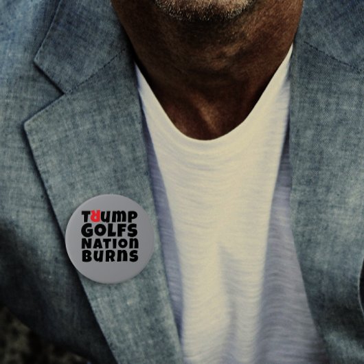 Protestmotto gegen Trump Button