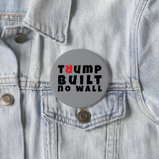 Protestmotto gegen Trump Button (Beispiel)