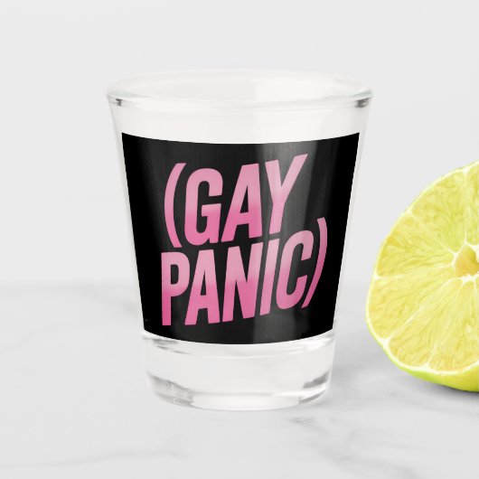 Proteststolz auf Gay Panic LGBTQ Schnapsglas (Vorderseite)