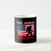 Proud American Neanderthal | USA Flag & Bigfoot Kaffeetasse (Mittel)