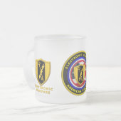Proud Army Veteran Elektronischer Krieg Mattglastasse (Vorderseite Links)