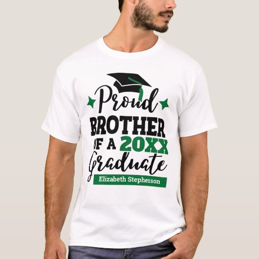 Proud Brother 2022 Absolvent schwarzen grünen Cap T-Shirt (Vorderseite)