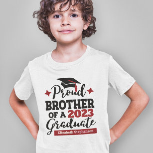 Proud Brother 2023 Graduierte schwarz rote Kapselb T-Shirt
