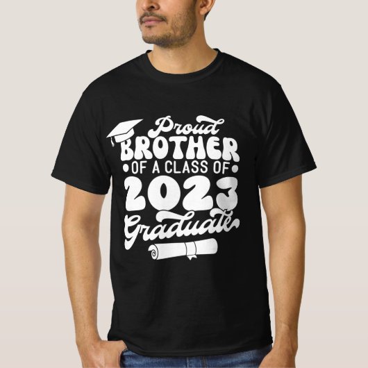 Proud BROTHER einer Klasse von 2023 Graduate Retro T-Shirt (Vorderseite)