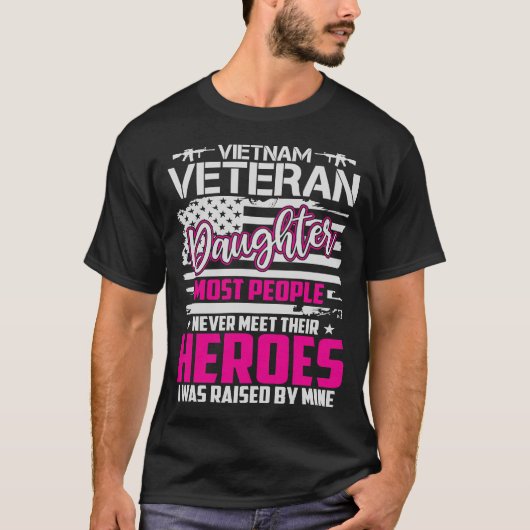 Proud Daughter US Army Vietnam Veteran USA Flag T-Shirt (Vorderseite)