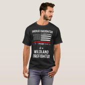Proud Daughter US-Flagge Wildland Feuerwehrmann T-Shirt (Vorne ganz)