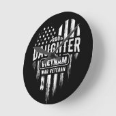 Proud Daughter Vietnam Vet Dad Runde Wanduhr (Winkel)