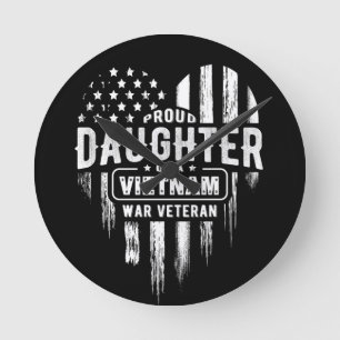 Proud Daughter Vietnam Vet Dad Runde Wanduhr