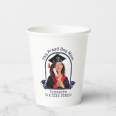 Proud Dog Mum ist ein Senior - Custom Abschluss Pappbecher (Rückseite)