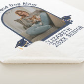 Proud Dog Mum ist ein Senior - Custom Abschluss Sherpadecke (3/4)