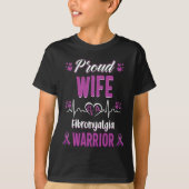 Proud Ehefrau Fibromyalgie Kriegererkennungsband P T-Shirt (Vorderseite)
