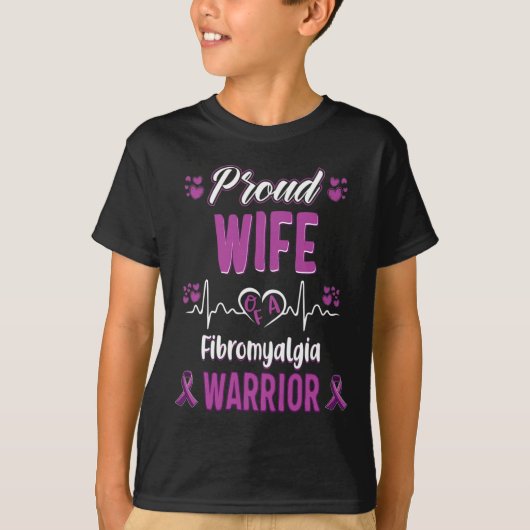 Proud Ehefrau Fibromyalgie Kriegererkennungsband P T-Shirt (Vorderseite)