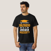 Proud GIRLFRIEND einer Klasse von 2023 Graduate Ch T-Shirt (Vorne ganz)
