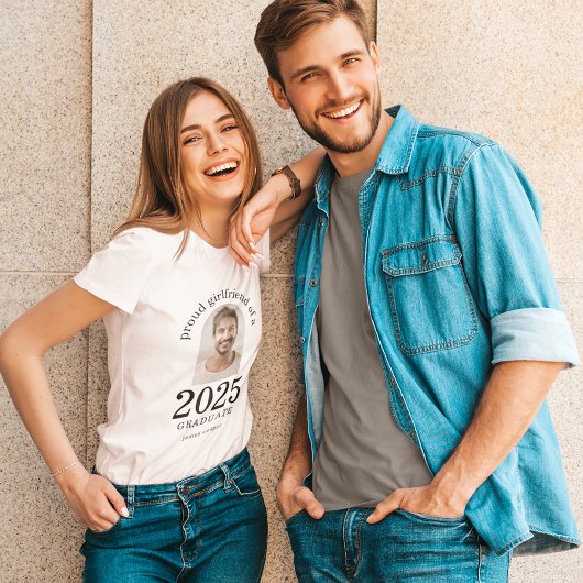 Proud Girlfriend of 2025 Graduate Arch Foto T-Shirt