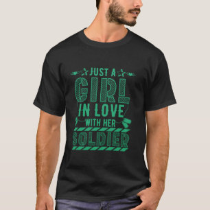 Proud Girlfriend Soldiers America Heroes USA Soldi T-Shirt