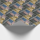 Proud Golden Retriever With American Flag Geschenkpapier (Ecke)