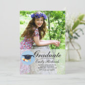 Proud Graduate Foto Einladung (Stehend Vorderseite)