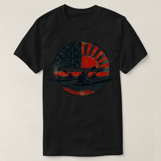 Proud Kayaker paddelt durch eine Flaggenusa T-Shirt (Design vorne)