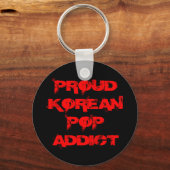PROUD KOREAN POP ADDICT SCHLÜSSELANHÄNGER (Vorderseite)