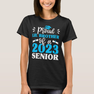 Proud Lil Bruder von 2023 Senior Family Graduation T-Shirt