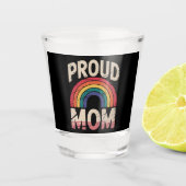 Proud Mama Rainbow LGBTQ Gay Pride Allied Schnapsglas (Vorderseite)
