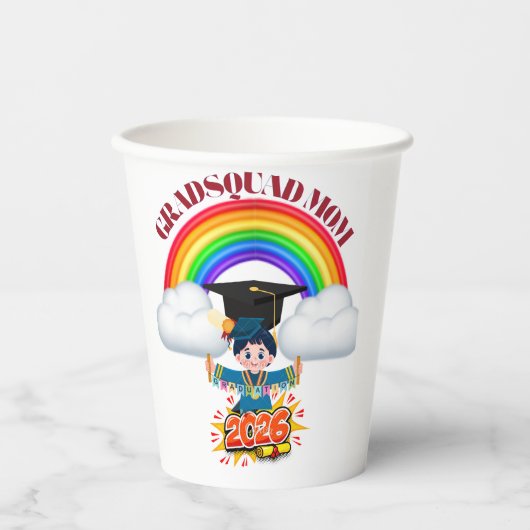 Proud Mom Grad Squad 2026 Pappbecher (Vorderseite)