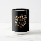 Proud Mushroom Picker Zweifarbige Tasse (Mittel)