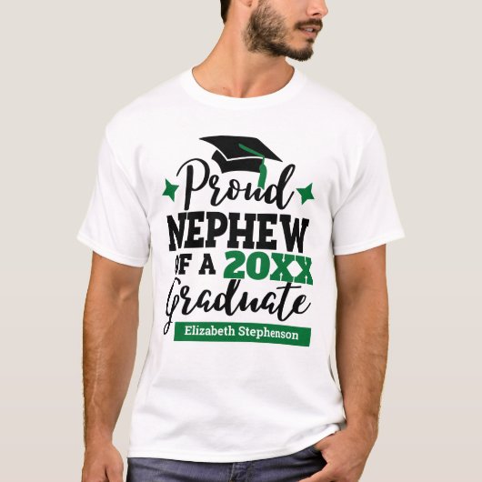 Proud Neffe 2022 Absolvent schwarzen grünen Tassel T-Shirt (Vorderseite)
