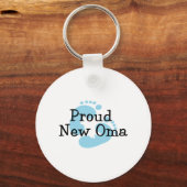 Proud New Oma Baby Boy Footprints Schlüsselanhänger (Vorderseite)