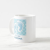 Proud New Oma Niedlich Blue Baby Boy's Feet Kaffeetasse (Vorderseite Links)