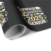 Proud Oma eines Abschlusses mit Abschluss 2025 Gol Geschenkpapier (Rolleneckpunkt)