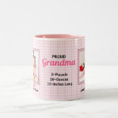 Proud Oma Pink Polka Dots mit zwei Baby Fotos Zweifarbige Tasse (Mittel)