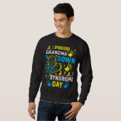 Proud Oma T21 World Down Syndrome Awareness Da Sweatshirt (Vorne ganz)