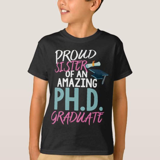 Proud Sister PhD Abschluss Doktorat Deg T-Shirt (Vorderseite)