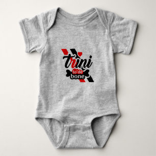 Proud Trini 2 de bone Sprichwort Baby Strampler