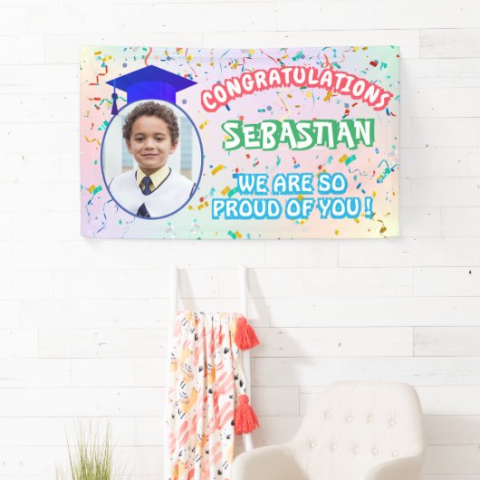 Pround of You Graduation Cap Confetti Pastel Foto Banner (Insitu)