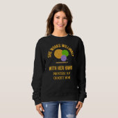 PROVERBS 31 Häkelnde Mutti Garn Sweatshirt (Vorne ganz)