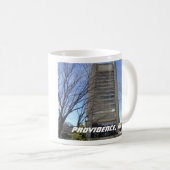 Providence, Rhode Island - Uni-Hügel-Gebäude Kaffeetasse (VorderseiteRechts)