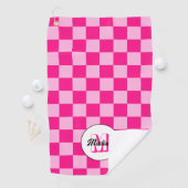 Prüflichtes, heißrosa geometrisches Retro-Monogram Golfhandtuch (Insitu)