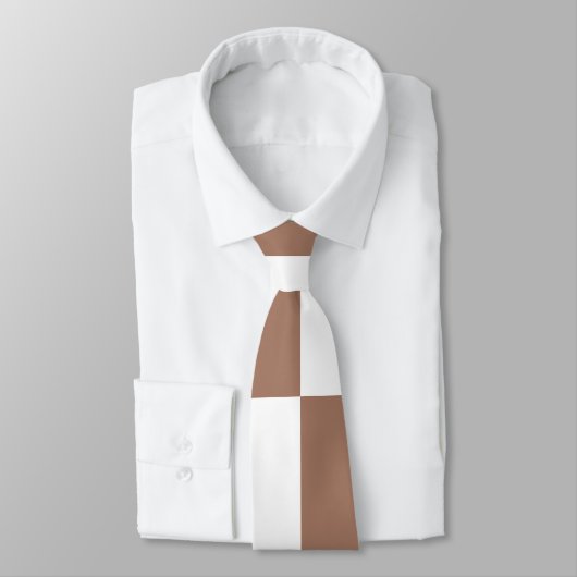 Prüfmuster in Weiß und Mocha Mousse Krawatte (Gebunden)