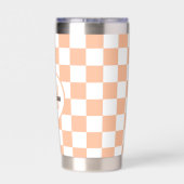 Prüfpfirsichfarbene und weiße geometrische Retro-M Thermobecher (Rückseite)