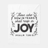 Psalm 126:5 Schrift-Typografie – Ernte in Freude Fleecedecke (Vorderseite)